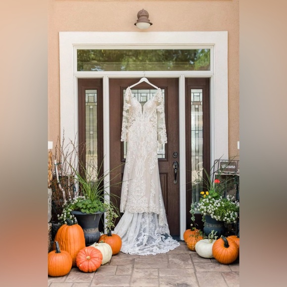 Martina Liana 1111 Embroidered French Lace Sleeve Wedding Dress & Lace Train - Picture 7 of 7